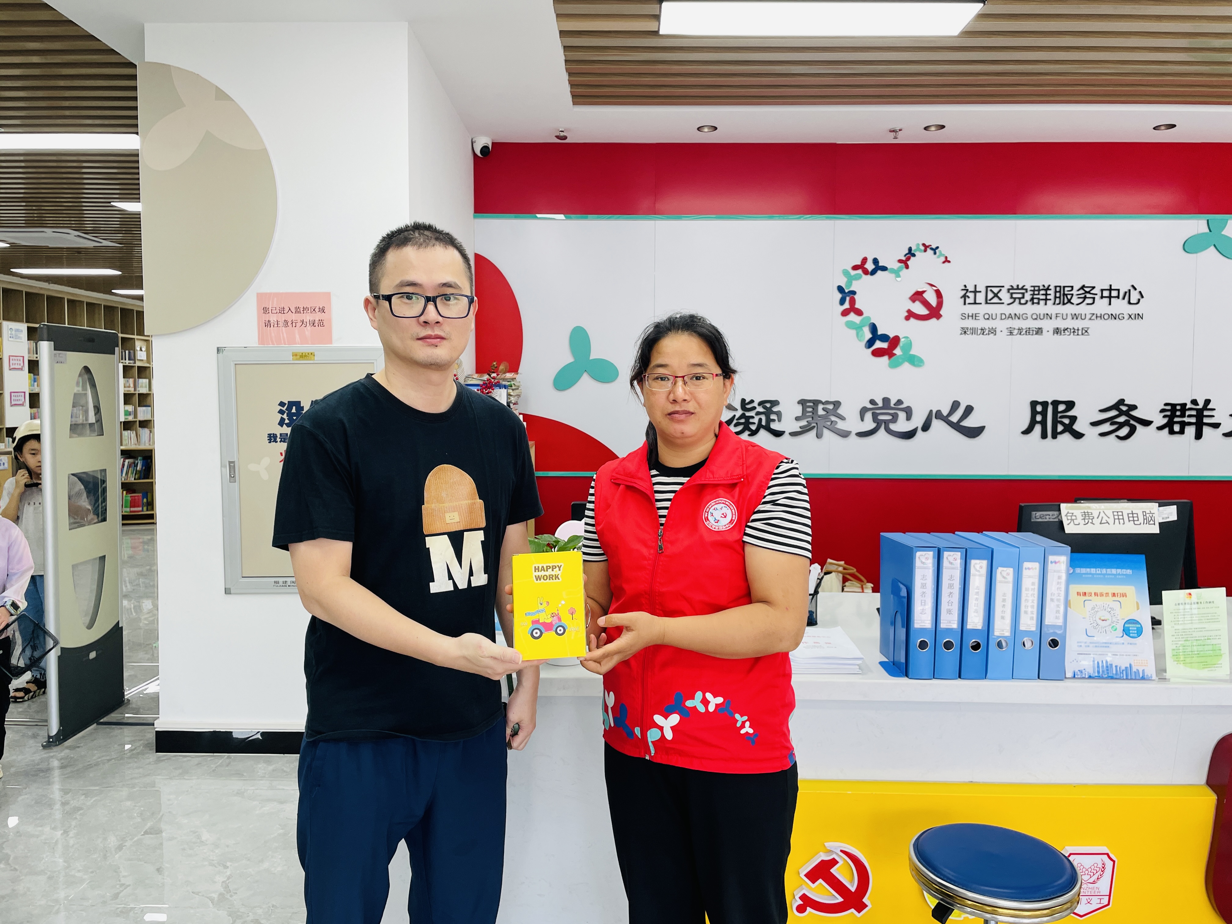 K8·凯发中国一触即发-《识质存在》百万销量贺图公开：小萝莉举牌致谢超可爱！